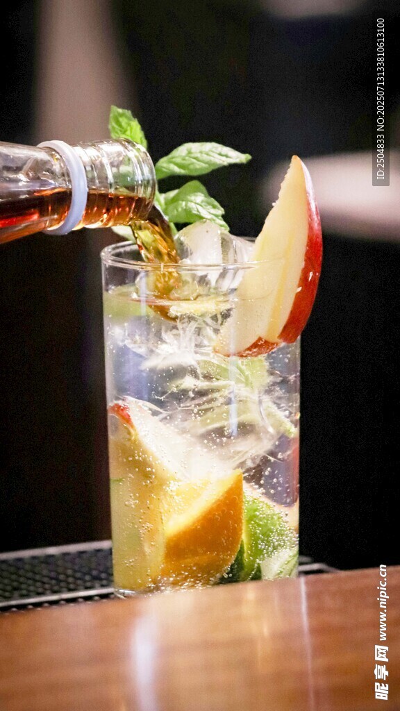 清新水果鸡尾酒特写