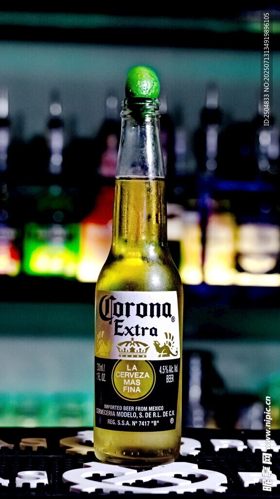 桌上的瓦伦丁啤酒瓶