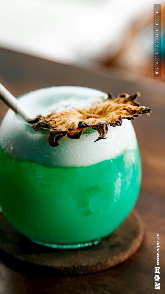 抹茶甜点配精致装饰