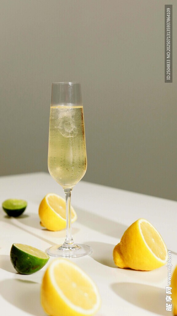 香槟配柠檬青柠饮品