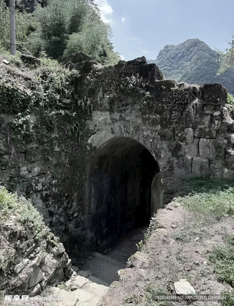 隧道入口