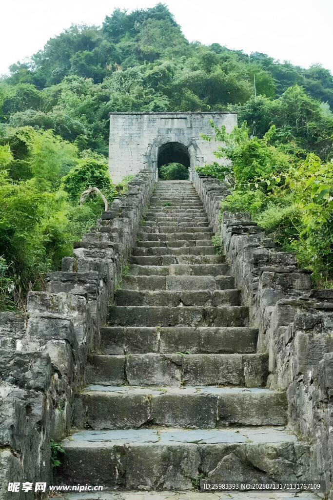 山间石阶