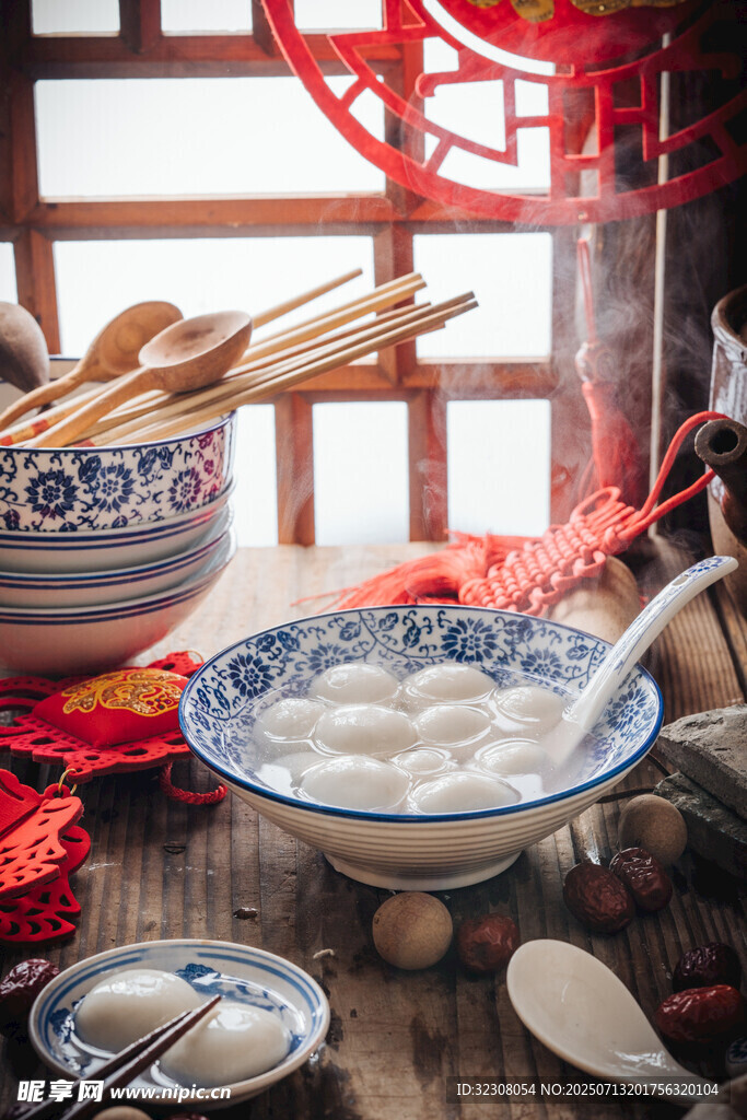 传统中式元宵佳节美食图