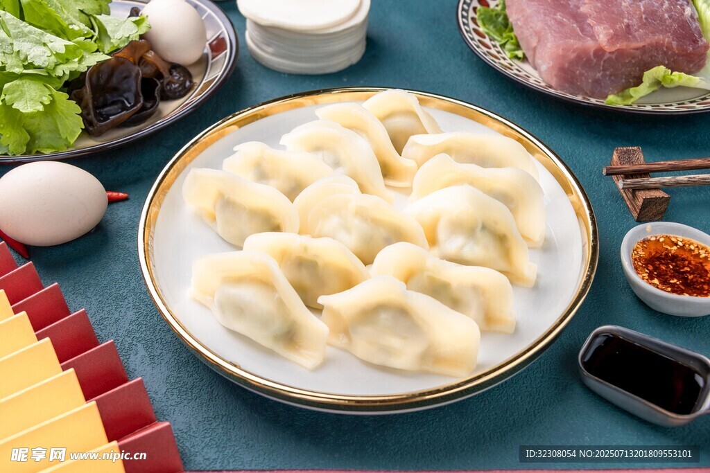 美味饺子与多样食材