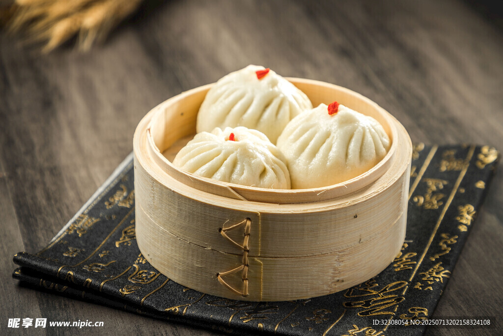 竹制蒸笼里的美味小笼包