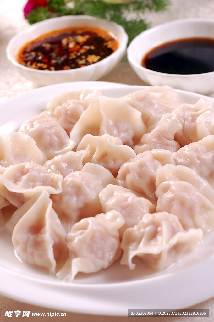 美味饺子配特色蘸料