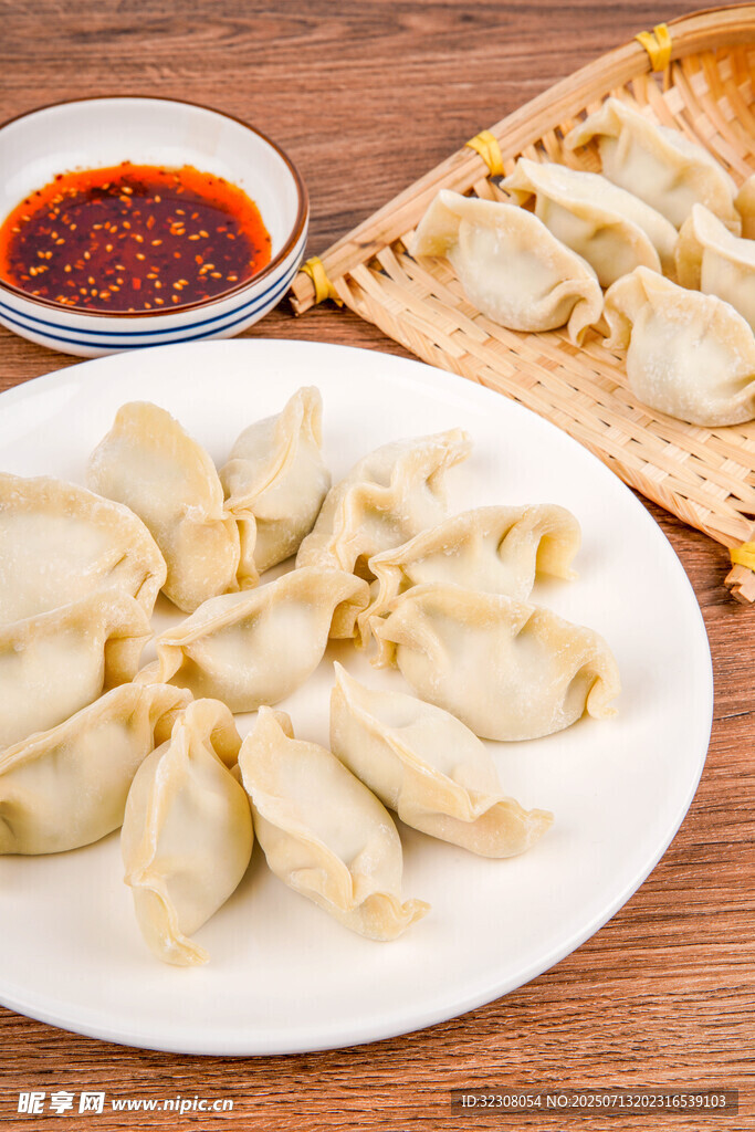 美味饺子配蘸料