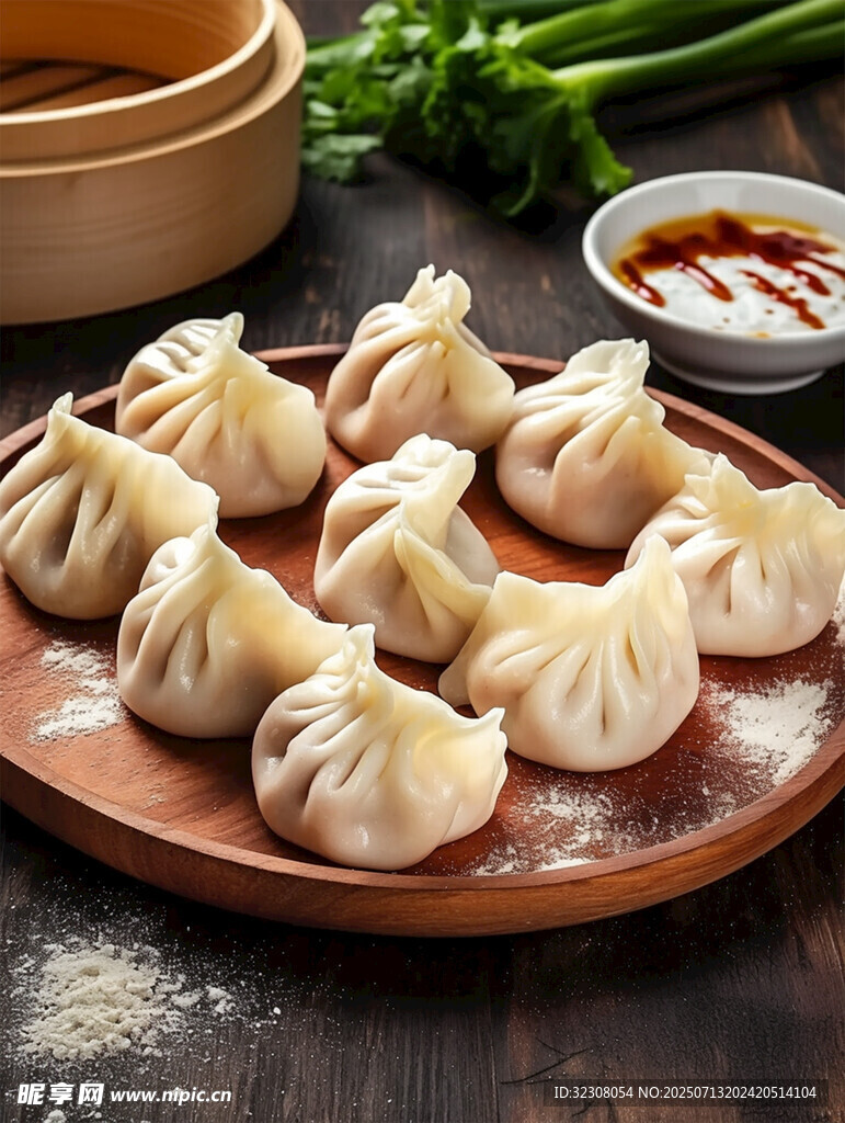 美味手工饺子摆放在盘中