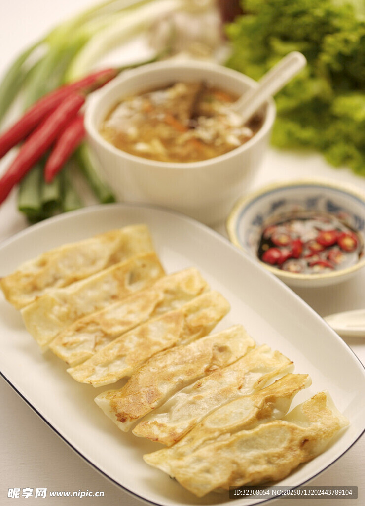 美味煎饺配特色蘸料