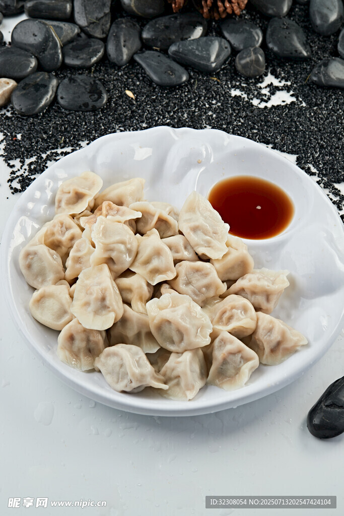 美味饺子配蘸料