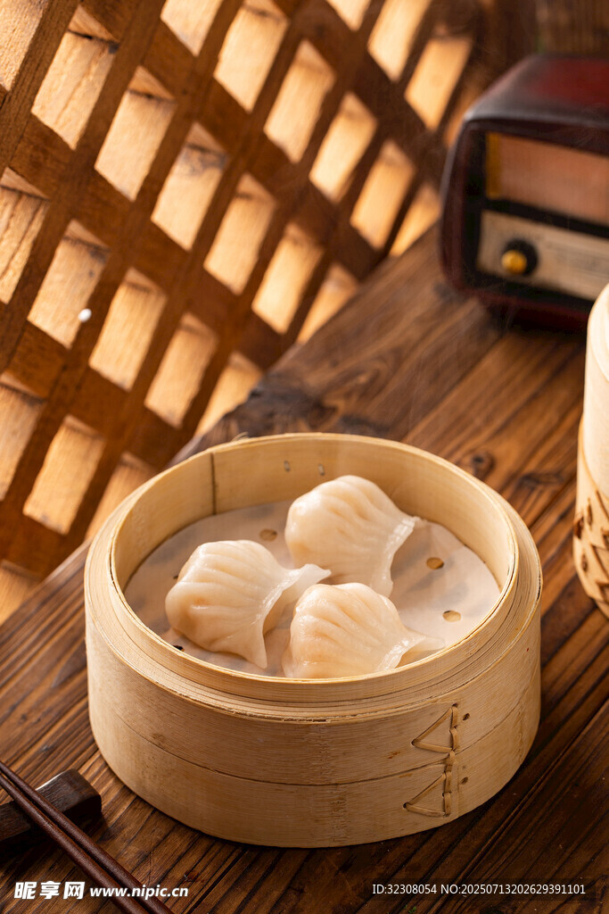 竹制蒸笼里的美味小笼包
