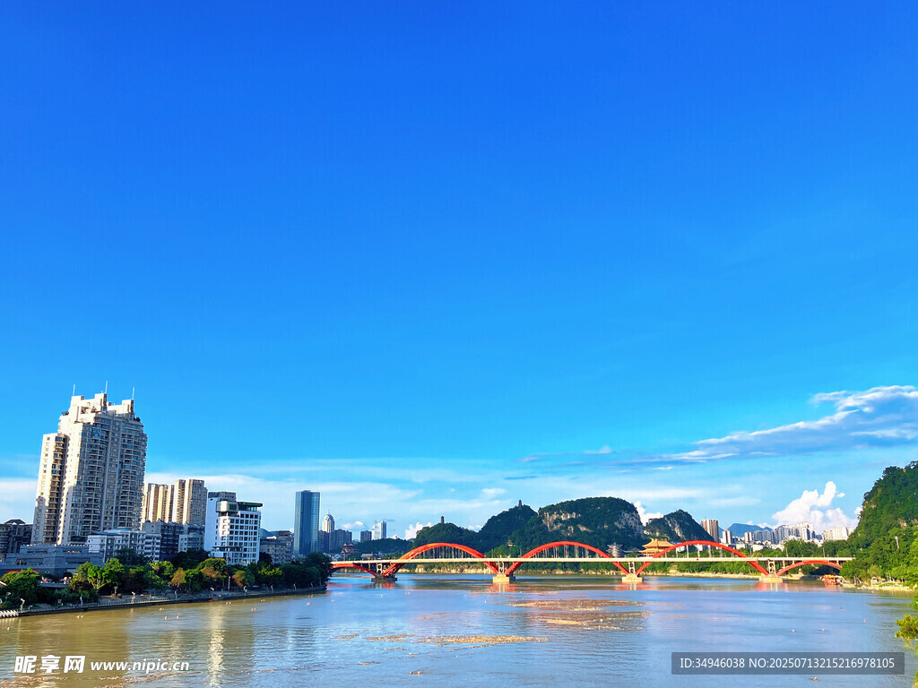 城市河畔风光美景