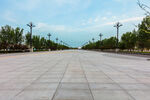 太昊陵宽阔东广场道路 绿树相伴