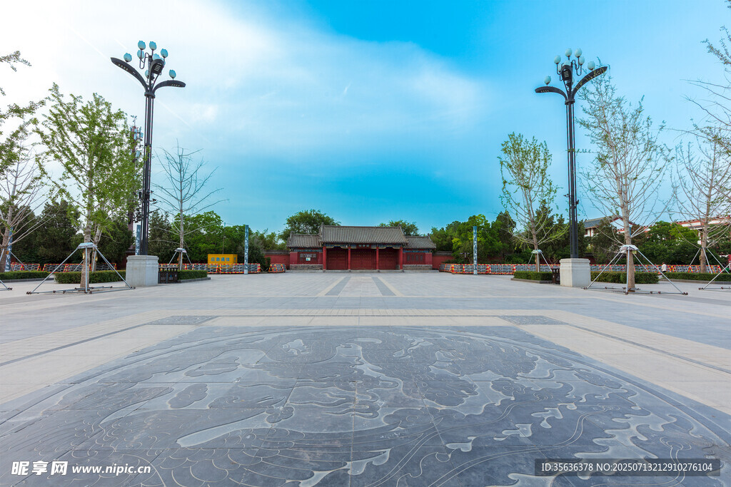 太昊陵独秀园中式大门前广场景观