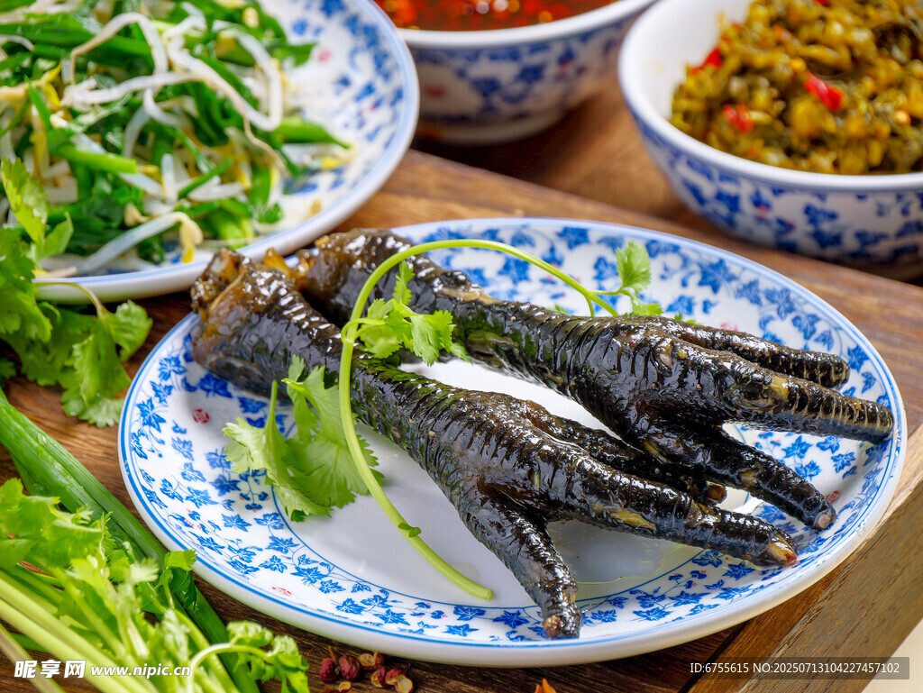 美味特色鱼菜肴摆桌
