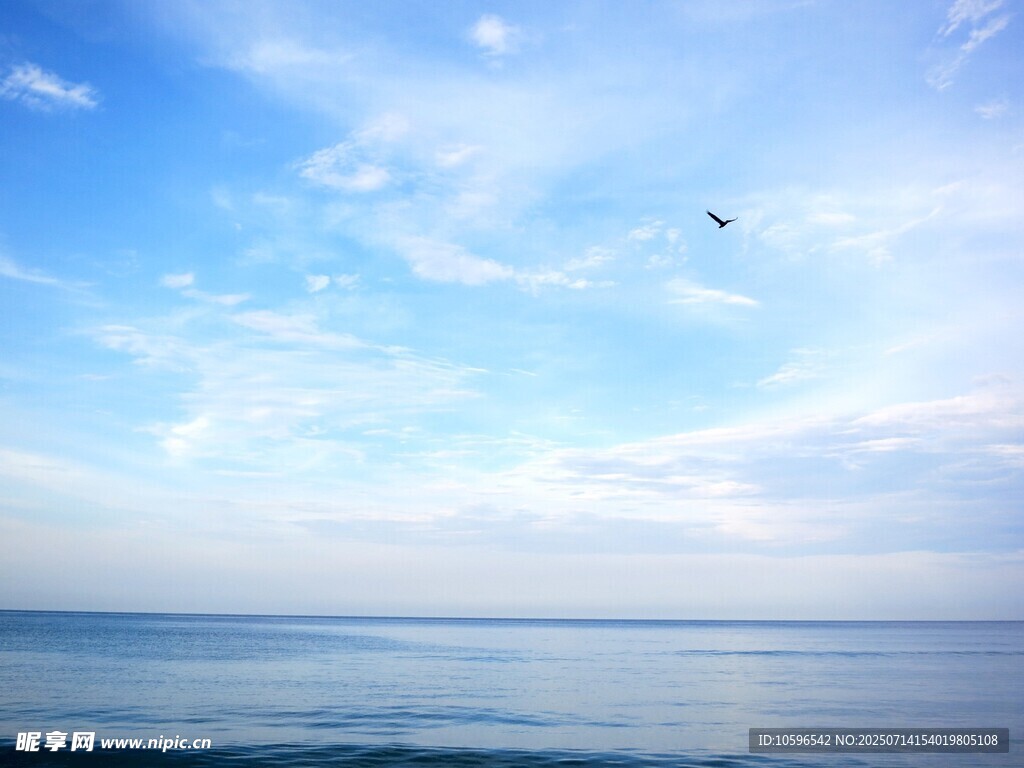 蓝天海面