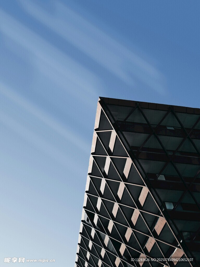 现代几何风格建筑一角