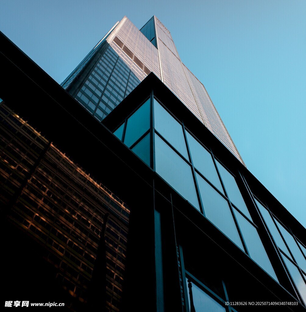 现代高楼建筑外观一角