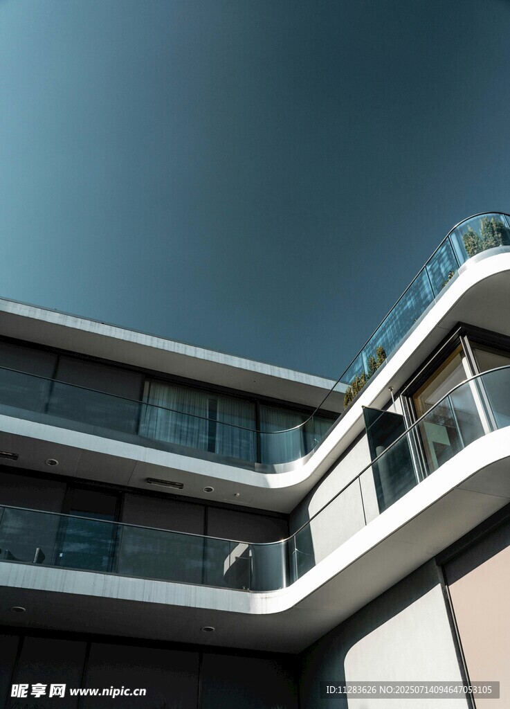 现代风格建筑外观一角