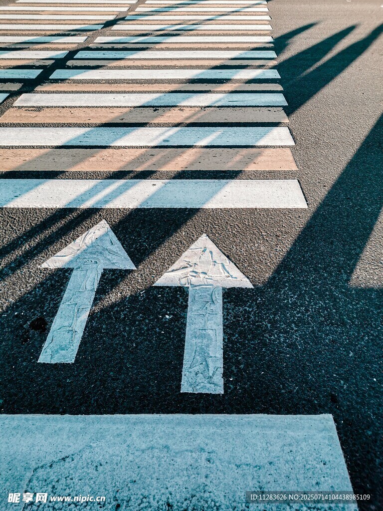 道路箭头标线指引方向