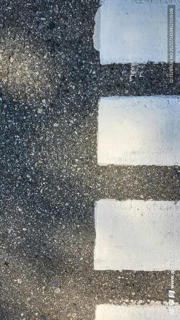 道路上的白色标线