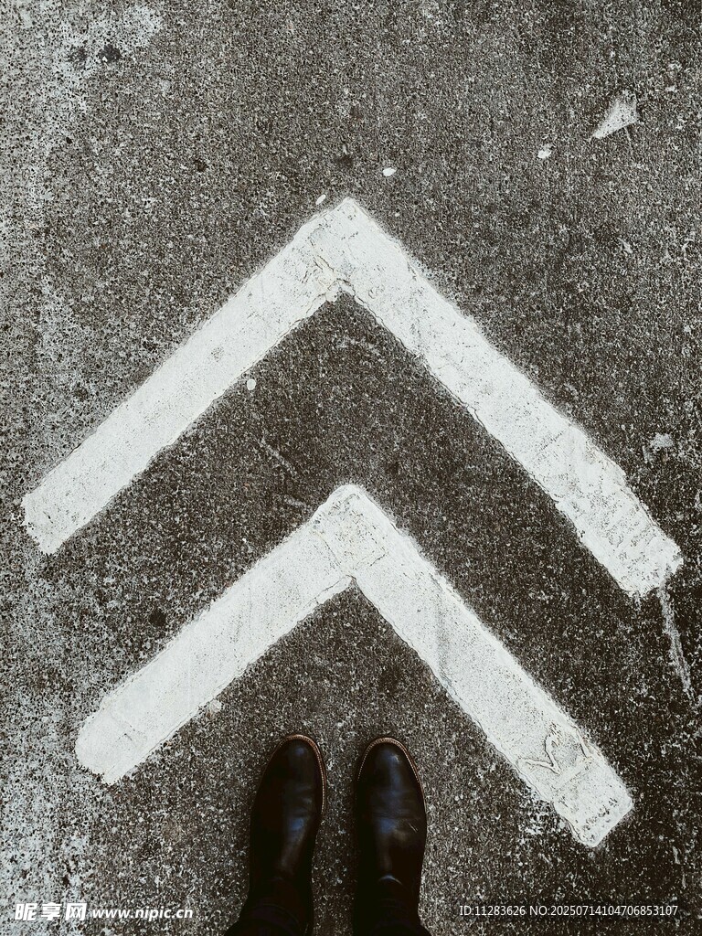 地面箭头标识