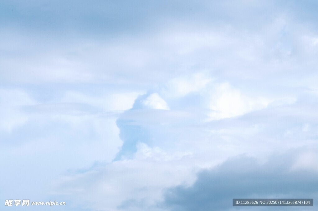 天空中的梦幻云朵