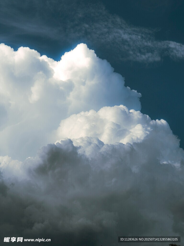 天空中壮丽的积云景观