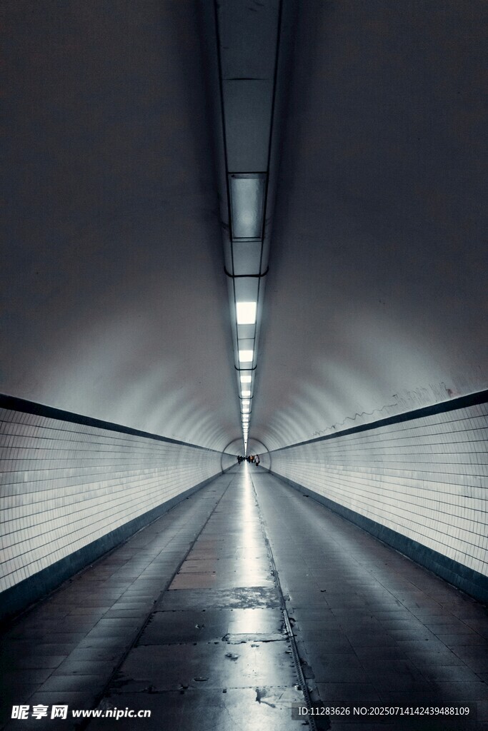 深邃隧道