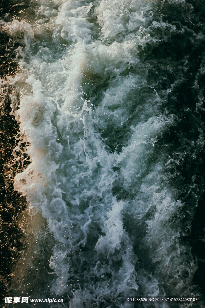 汹涌澎湃的海浪