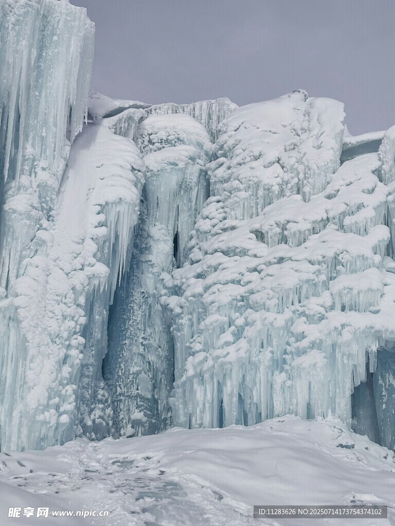 壮观冰雪瀑布景观