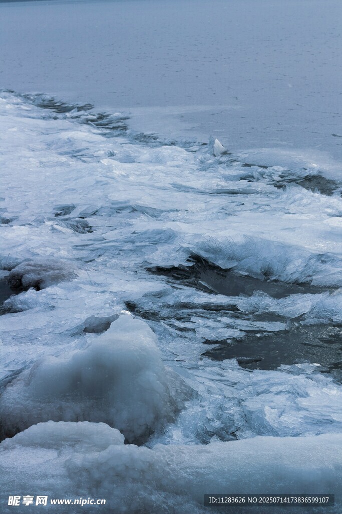 海边冰层景象