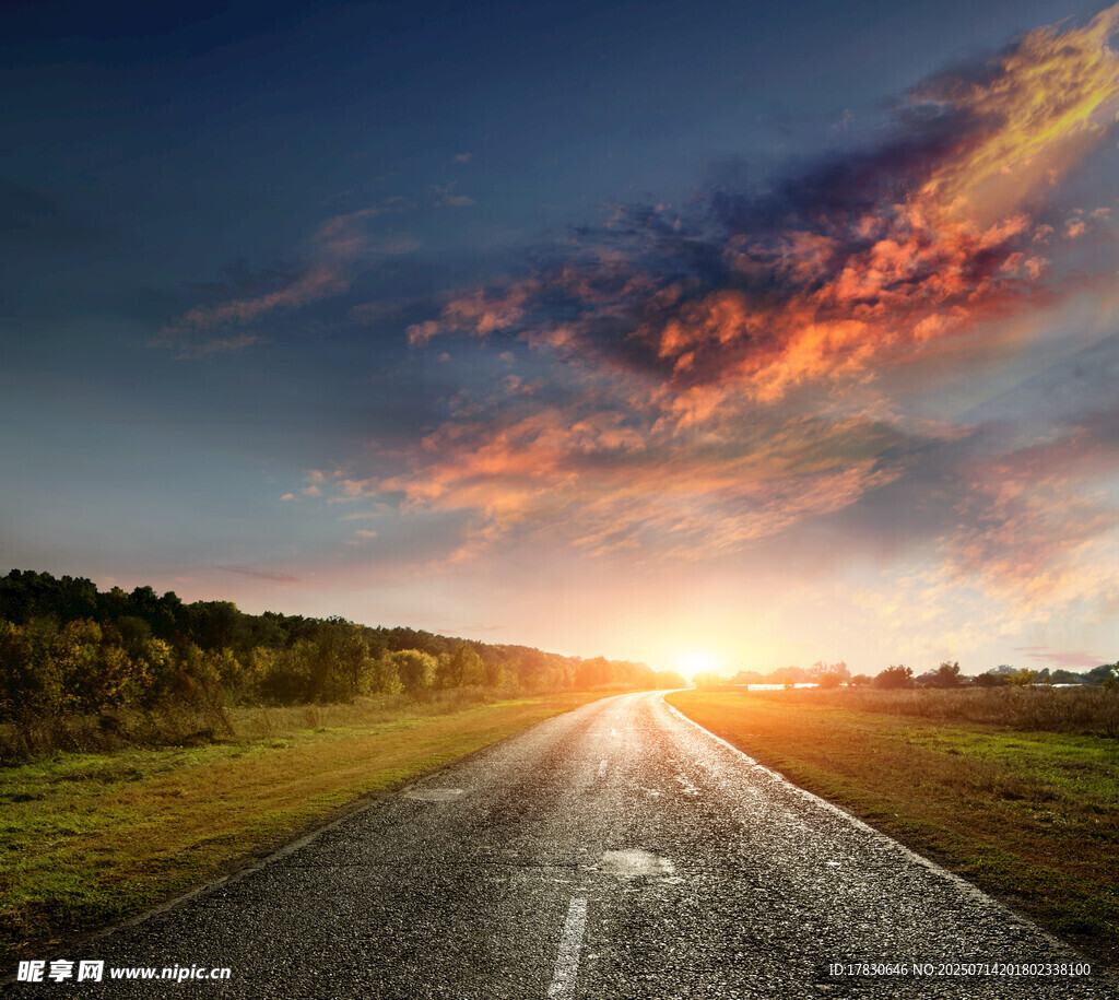 夕阳下的公路美景