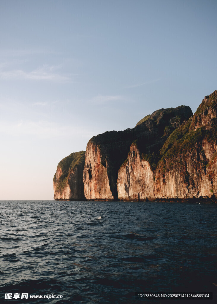 海边壮丽悬崖景观