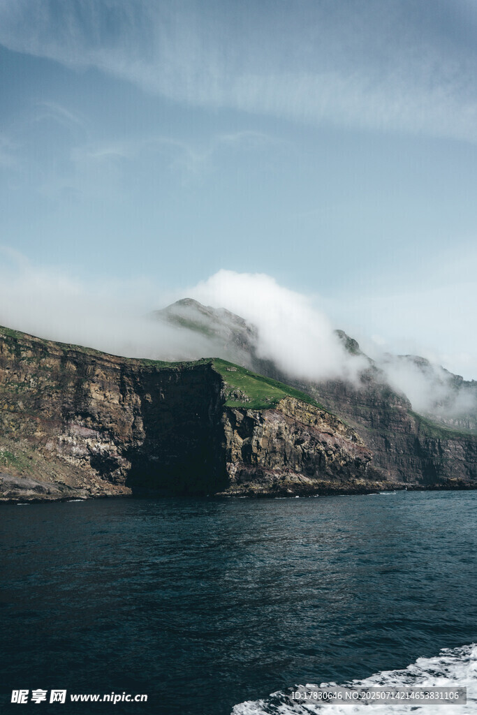 海上悬崖美景