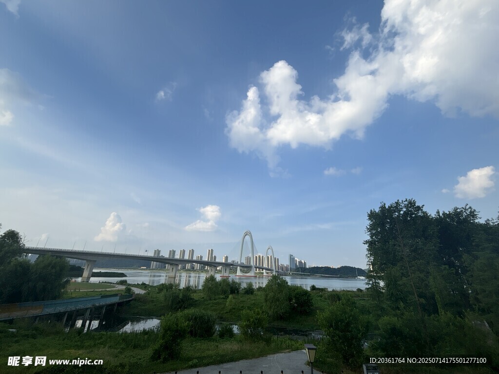 河畔风光