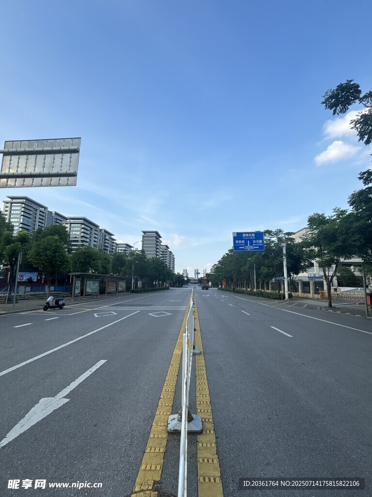 宽阔城市道路风景