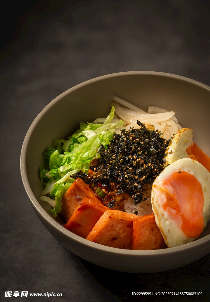 韩式美味拌饭 食材丰富