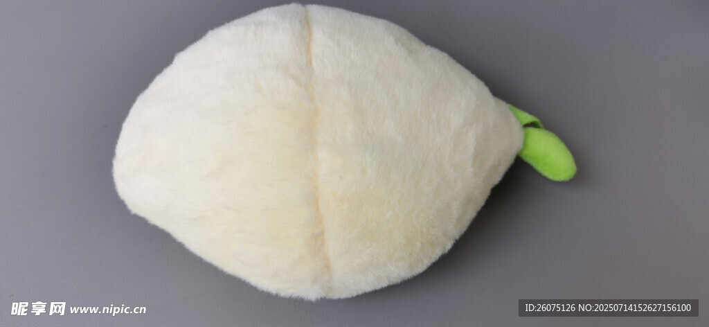 可爱白色毛绒水果抱枕