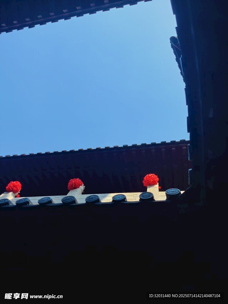 屋檐边
