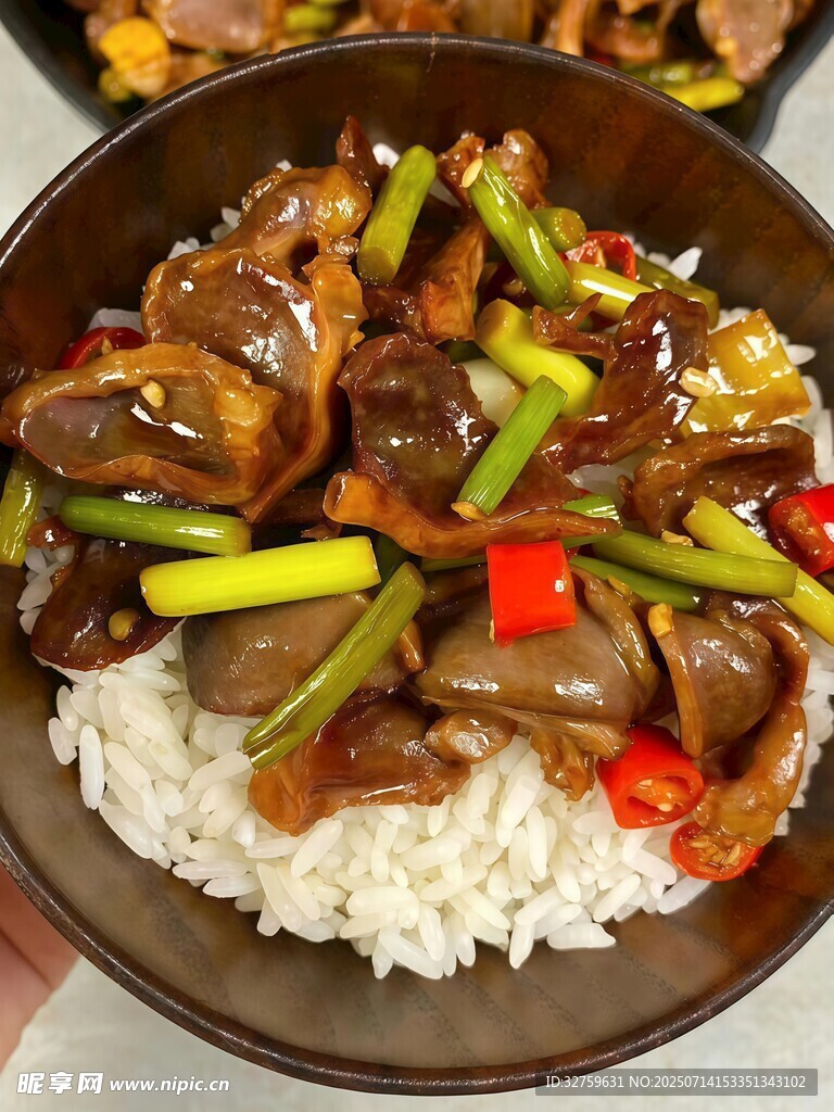 香菇青椒盖浇饭