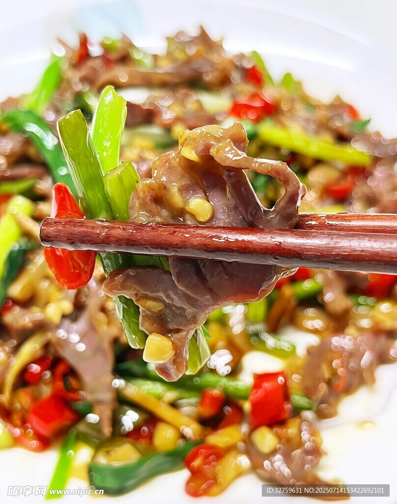 香辣爽口的肉丝凉拌菜