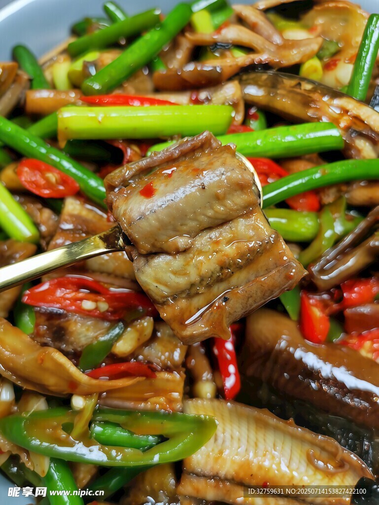 香辣蒜苔炒鸭脖