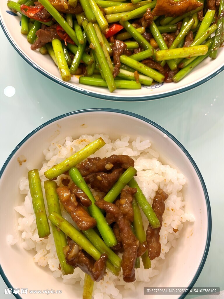 青椒炒牛肉盖饭