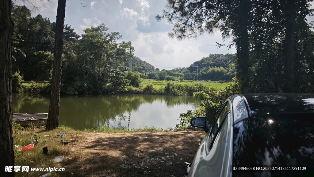 湖边露营场景