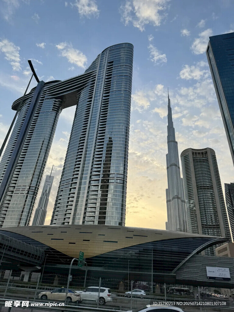 迪拜城市标志性摩天建筑群