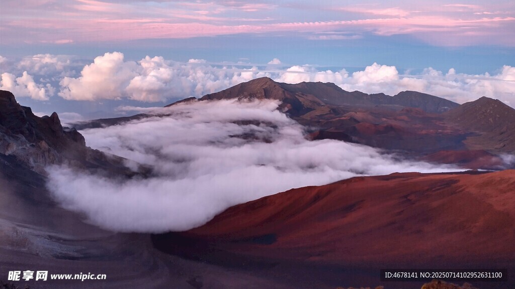壮丽云海环绕山间美景