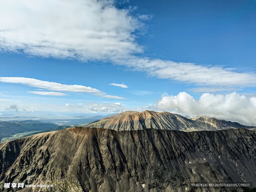 壮丽巍峨的高山景观
