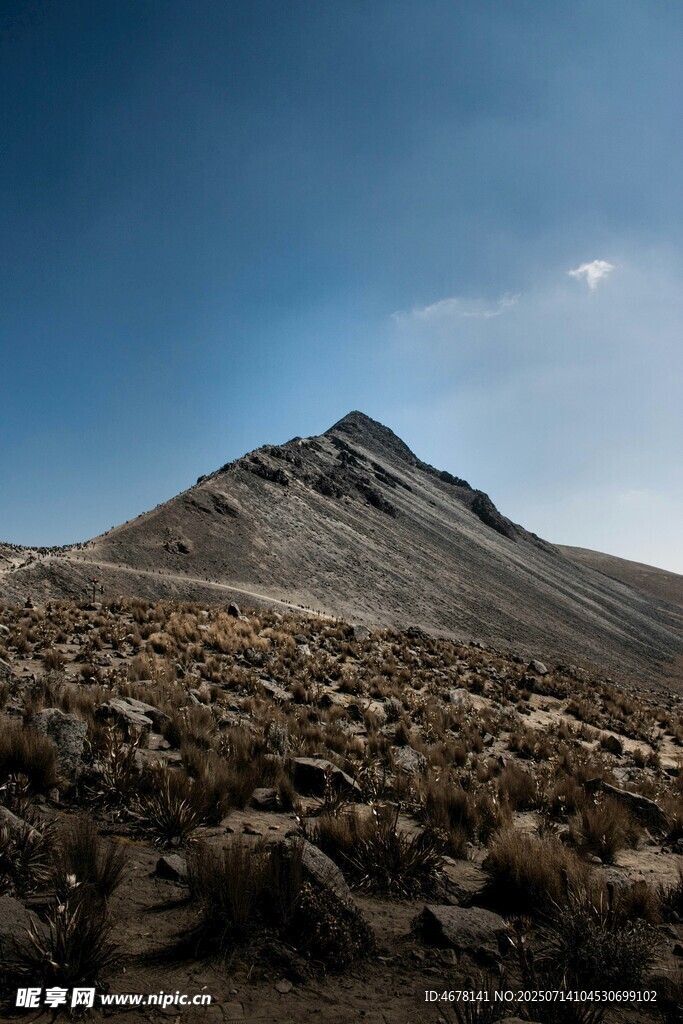 荒凉山地景观