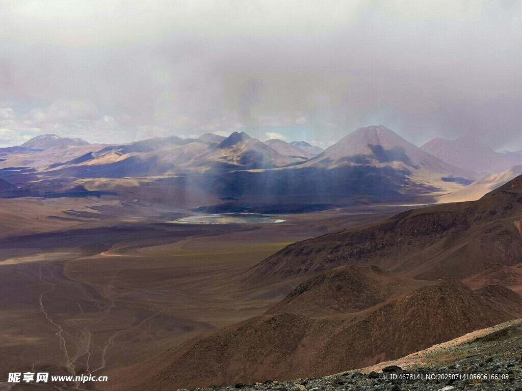 壮丽高原山脉景观